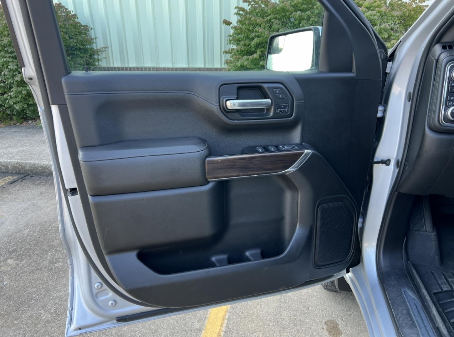 2019 SILVER /Black Leather GMC Sierra 1500 SLT Crew Cab 4WD (1GTU9DED1KZ) with an 5.3L V8 engine, Automatic transmission, located at 506 S. Kingshighway, Cape Girardeau, MO, 63703, (573) 235-5000, 37.294991, -89.553635 - 2019 GMC Sierra 1500 SLT 147xxx miles 4x4 5.3L V8 Automatic Leather Power/Heated/Cooled Seats Heated Rear Seats Heated Steering Wheel Backup Camera Sunroof Bluetooth Remote Start Cruise Power Windows/Locks/Mirrors We have financing available and we accept trades! Fill out a credit app - Photo#16