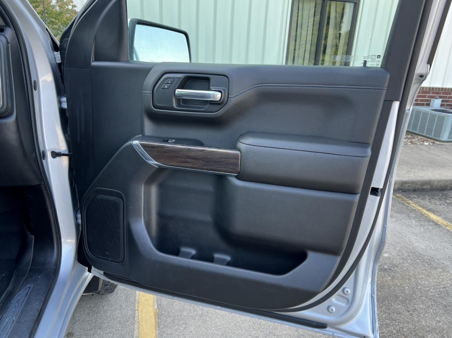 2019 SILVER /Black Leather GMC Sierra 1500 SLT Crew Cab 4WD (1GTU9DED1KZ) with an 5.3L V8 engine, Automatic transmission, located at 506 S. Kingshighway, Cape Girardeau, MO, 63703, (573) 235-5000, 37.294991, -89.553635 - 2019 GMC Sierra 1500 SLT 147xxx miles 4x4 5.3L V8 Automatic Leather Power/Heated/Cooled Seats Heated Rear Seats Heated Steering Wheel Backup Camera Sunroof Bluetooth Remote Start Cruise Power Windows/Locks/Mirrors We have financing available and we accept trades! Fill out a credit app - Photo#18