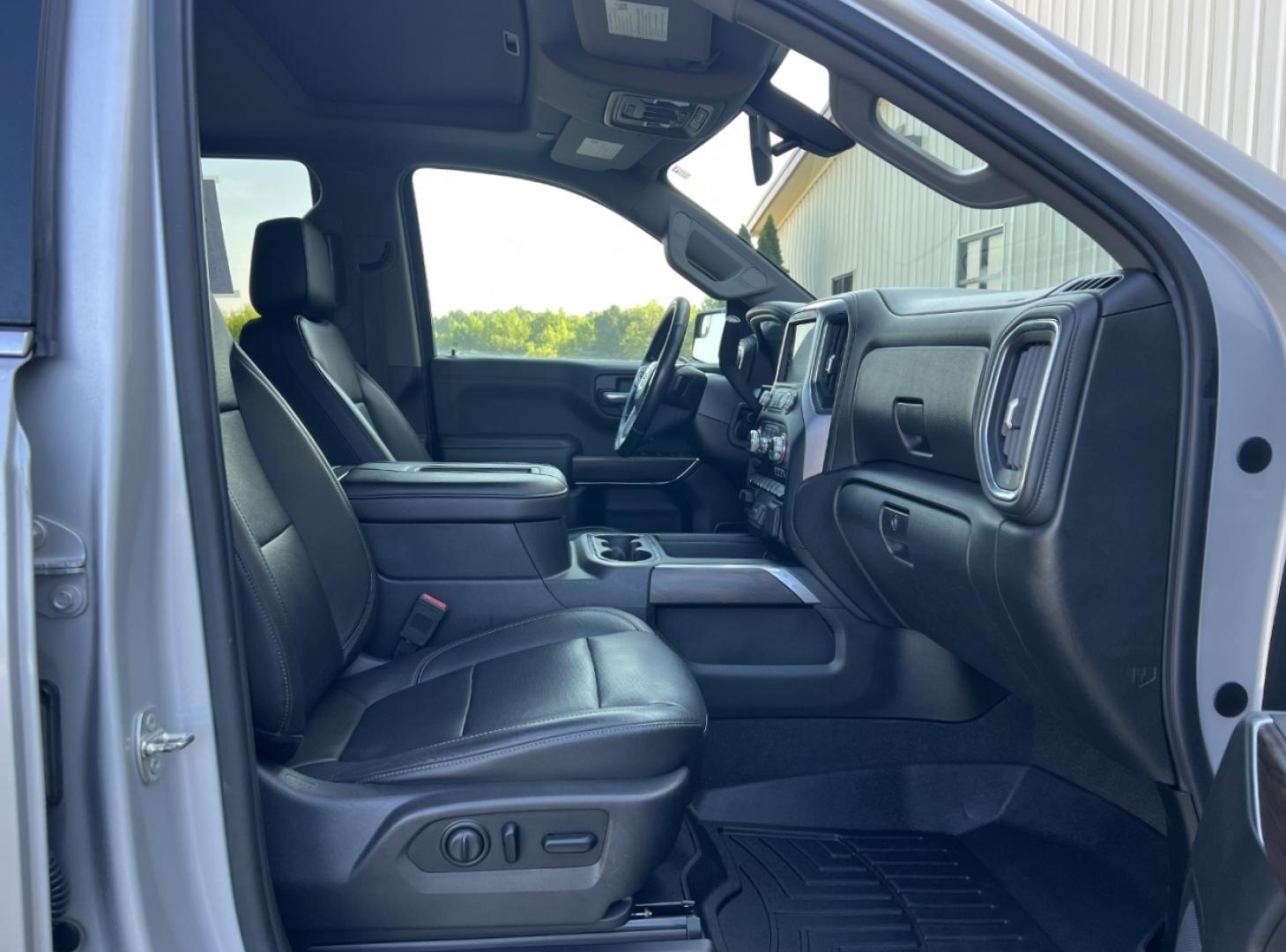 2019 SILVER /Black Leather GMC Sierra 1500 SLT Crew Cab 4WD (1GTU9DED1KZ) with an 5.3L V8 engine, Automatic transmission, located at 506 S. Kingshighway, Cape Girardeau, MO, 63703, (573) 235-5000, 37.294991, -89.553635 - 2019 GMC Sierra 1500 SLT 147xxx miles 4x4 5.3L V8 Automatic Leather Power/Heated/Cooled Seats Heated Rear Seats Heated Steering Wheel Backup Camera Sunroof Bluetooth Remote Start Cruise Power Windows/Locks/Mirrors We have financing available and we accept trades! Fill out a credit app - Photo#19