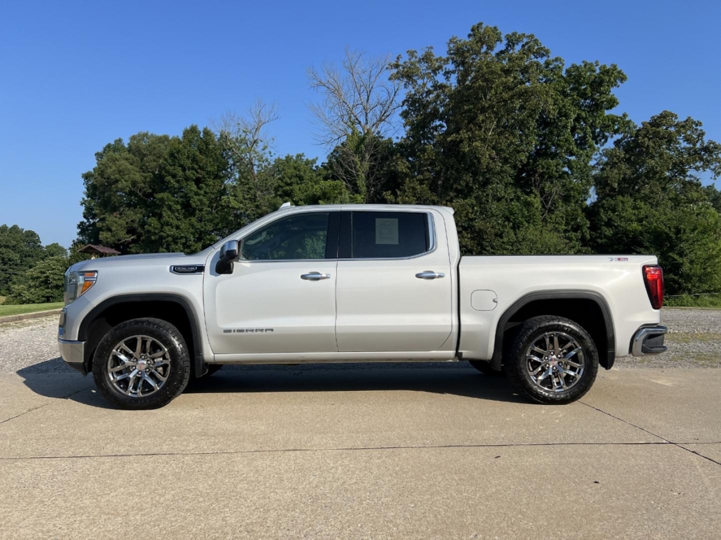 2019 SILVER /Black Leather GMC Sierra 1500 SLT Crew Cab 4WD (1GTU9DED1KZ) with an 5.3L V8 engine, Automatic transmission, located at 506 S. Kingshighway, Cape Girardeau, MO, 63703, (573) 235-5000, 37.294991, -89.553635 - 2019 GMC Sierra 1500 SLT 147xxx miles 4x4 5.3L V8 Automatic Leather Power/Heated/Cooled Seats Heated Rear Seats Heated Steering Wheel Backup Camera Sunroof Bluetooth Remote Start Cruise Power Windows/Locks/Mirrors We have financing available and we accept trades! Fill out a credit app - Photo#10