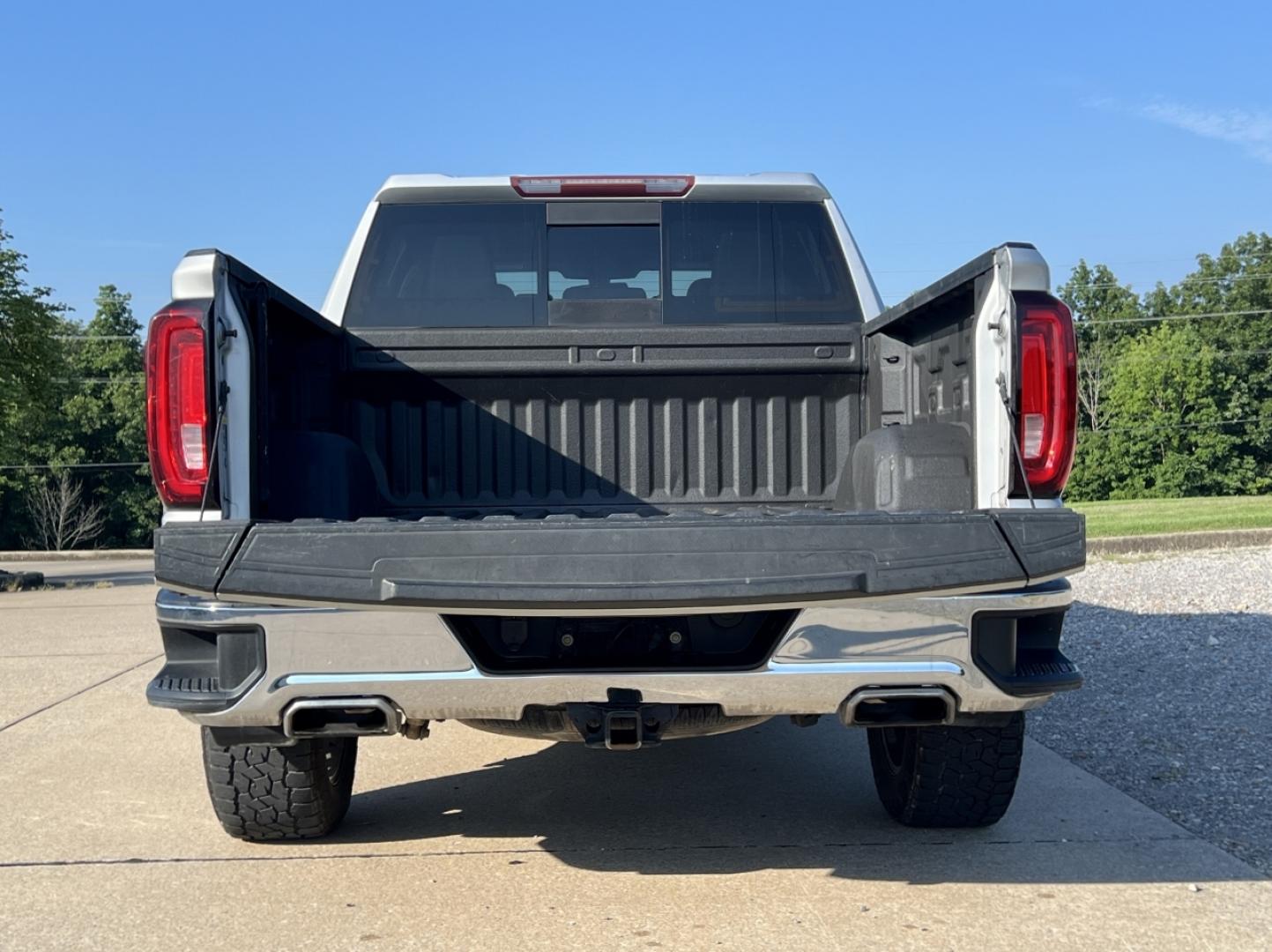 2019 SILVER /Black Leather GMC Sierra 1500 SLT Crew Cab 4WD (1GTU9DED1KZ) with an 5.3L V8 engine, Automatic transmission, located at 506 S. Kingshighway, Cape Girardeau, MO, 63703, (573) 235-5000, 37.294991, -89.553635 - 2019 GMC Sierra 1500 SLT 147xxx miles 4x4 5.3L V8 Automatic Leather Power/Heated/Cooled Seats Heated Rear Seats Heated Steering Wheel Backup Camera Sunroof Bluetooth Remote Start Cruise Power Windows/Locks/Mirrors We have financing available and we accept trades! Fill out a credit app - Photo#22