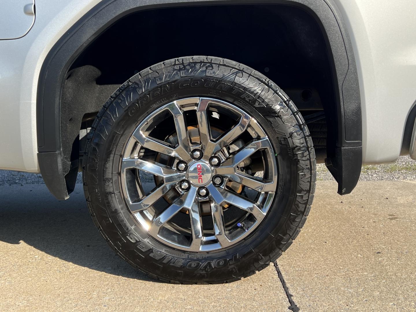 2019 SILVER /Black Leather GMC Sierra 1500 SLT Crew Cab 4WD (1GTU9DED1KZ) with an 5.3L V8 engine, Automatic transmission, located at 506 S. Kingshighway, Cape Girardeau, MO, 63703, (573) 235-5000, 37.294991, -89.553635 - 2019 GMC Sierra 1500 SLT 147xxx miles 4x4 5.3L V8 Automatic Leather Power/Heated/Cooled Seats Heated Rear Seats Heated Steering Wheel Backup Camera Sunroof Bluetooth Remote Start Cruise Power Windows/Locks/Mirrors We have financing available and we accept trades! Fill out a credit app - Photo#38