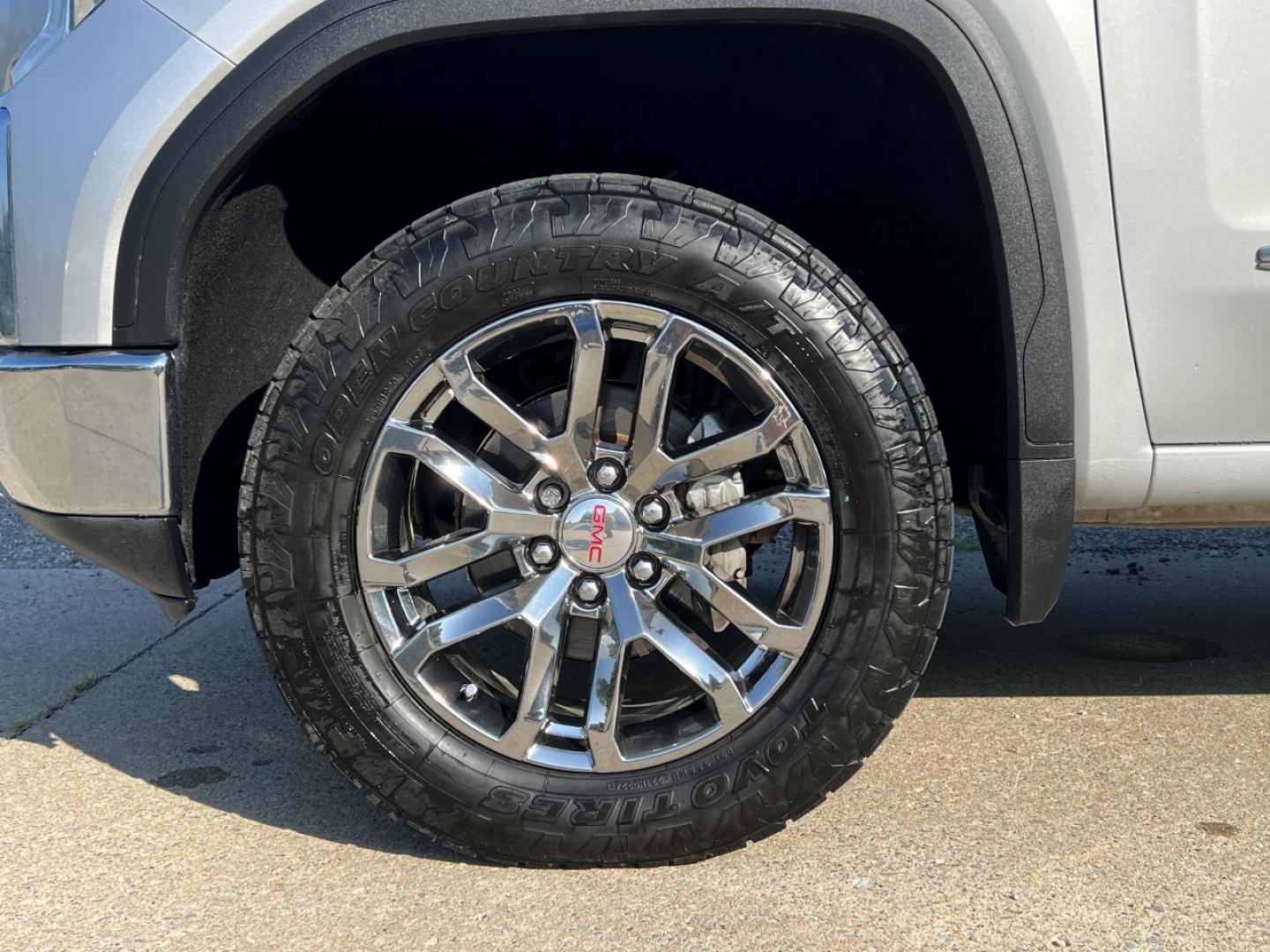 2019 SILVER /Black Leather GMC Sierra 1500 SLT Crew Cab 4WD (1GTU9DED1KZ) with an 5.3L V8 engine, Automatic transmission, located at 506 S. Kingshighway, Cape Girardeau, MO, 63703, (573) 235-5000, 37.294991, -89.553635 - 2019 GMC Sierra 1500 SLT 147xxx miles 4x4 5.3L V8 Automatic Leather Power/Heated/Cooled Seats Heated Rear Seats Heated Steering Wheel Backup Camera Sunroof Bluetooth Remote Start Cruise Power Windows/Locks/Mirrors We have financing available and we accept trades! Fill out a credit app - Photo#37