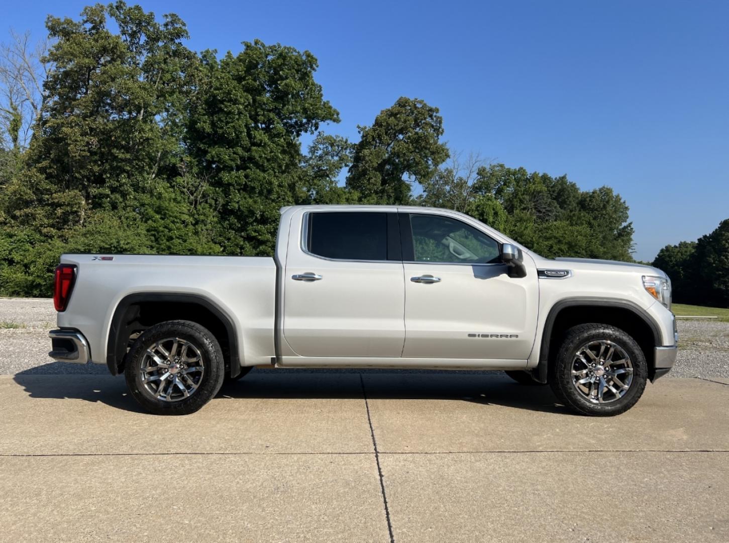 2019 SILVER /Black Leather GMC Sierra 1500 SLT Crew Cab 4WD (1GTU9DED1KZ) with an 5.3L V8 engine, Automatic transmission, located at 506 S. Kingshighway, Cape Girardeau, MO, 63703, (573) 235-5000, 37.294991, -89.553635 - 2019 GMC Sierra 1500 SLT 147xxx miles 4x4 5.3L V8 Automatic Leather Power/Heated/Cooled Seats Heated Rear Seats Heated Steering Wheel Backup Camera Sunroof Bluetooth Remote Start Cruise Power Windows/Locks/Mirrors We have financing available and we accept trades! Fill out a credit app - Photo#11