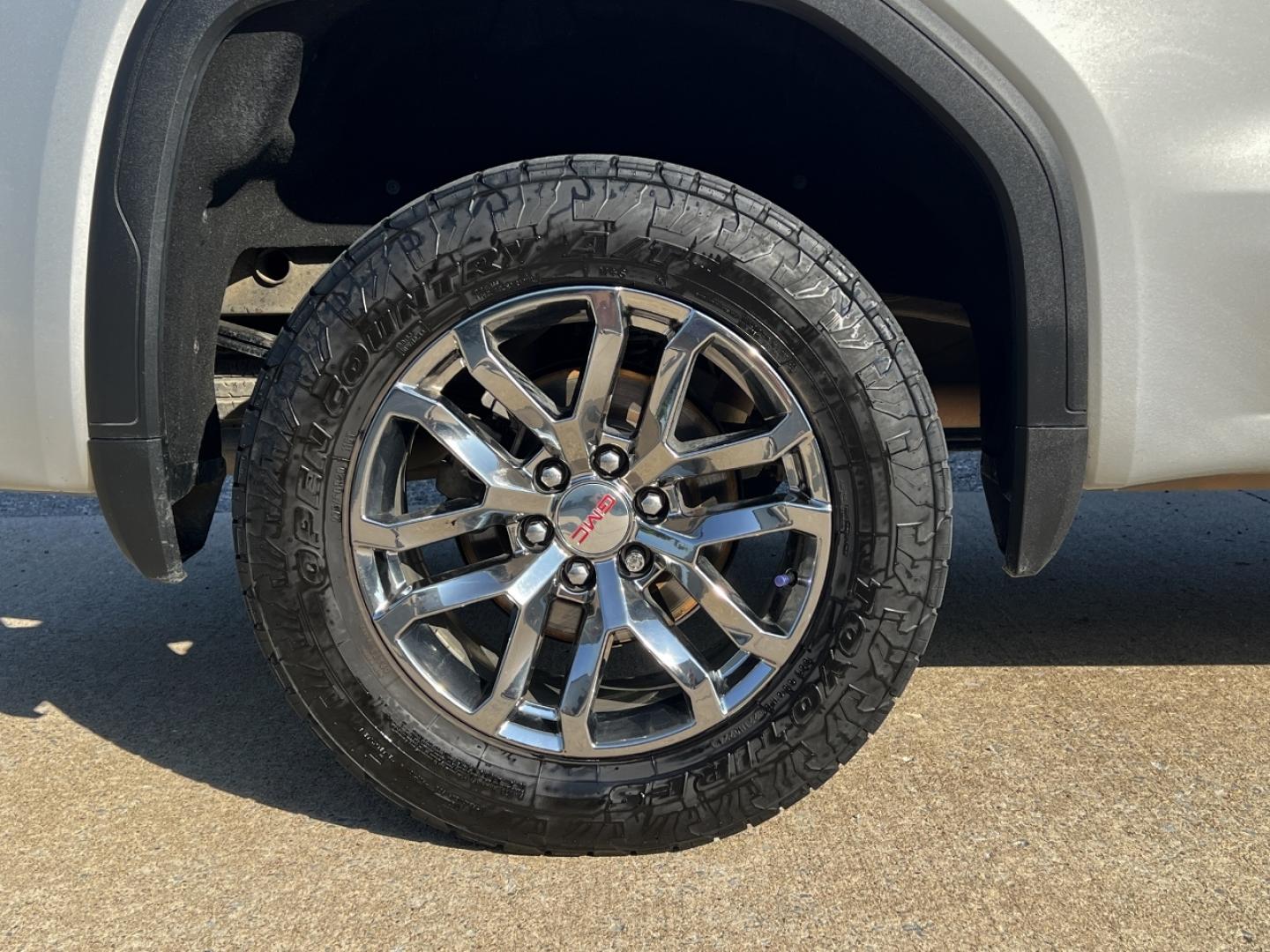 2019 SILVER /Black Leather GMC Sierra 1500 SLT Crew Cab 4WD (1GTU9DED1KZ) with an 5.3L V8 engine, Automatic transmission, located at 506 S. Kingshighway, Cape Girardeau, MO, 63703, (573) 235-5000, 37.294991, -89.553635 - 2019 GMC Sierra 1500 SLT 147xxx miles 4x4 5.3L V8 Automatic Leather Power/Heated/Cooled Seats Heated Rear Seats Heated Steering Wheel Backup Camera Sunroof Bluetooth Remote Start Cruise Power Windows/Locks/Mirrors We have financing available and we accept trades! Fill out a credit app - Photo#39