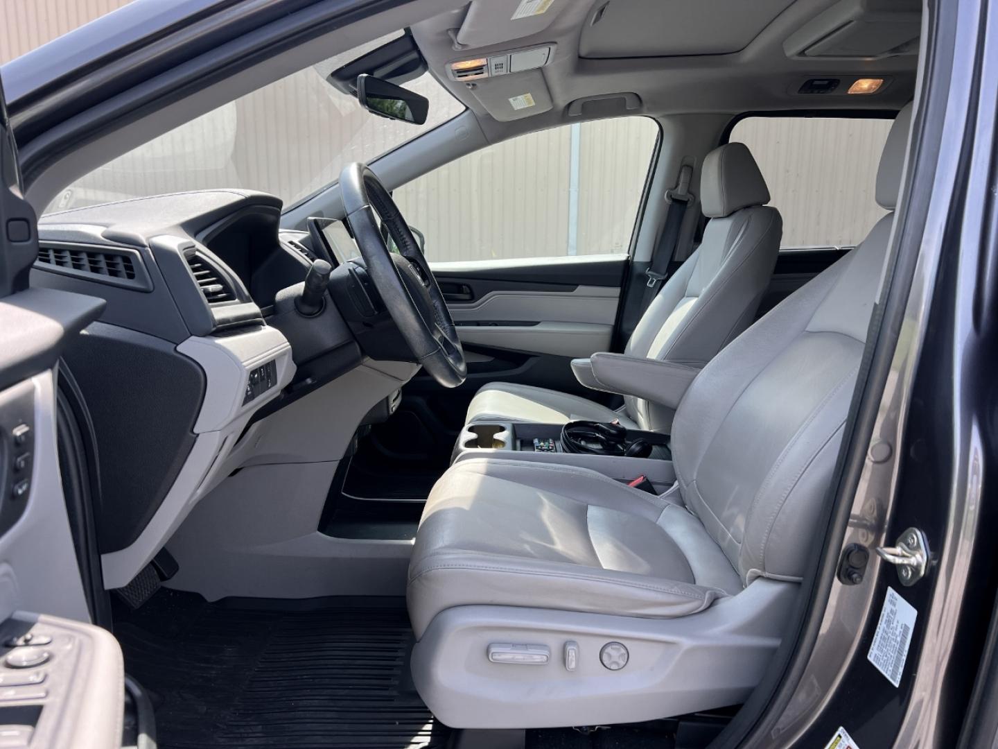 2019 GRAY /Gray Leather Honda Odyssey EX-L (5FNRL6H78KB) with an 3.5L V6 engine, Automatic transmission, located at 2990 Old Orchard Rd., Jackson, MO, 63755, 37.354214, -89.612106 - We have financing available and we accept trades! Fill out a credit application on our website or come by today! If you have any questions, give us a call at (573) 204-7777 or visit our website at firstautocredit.com. - Photo#7