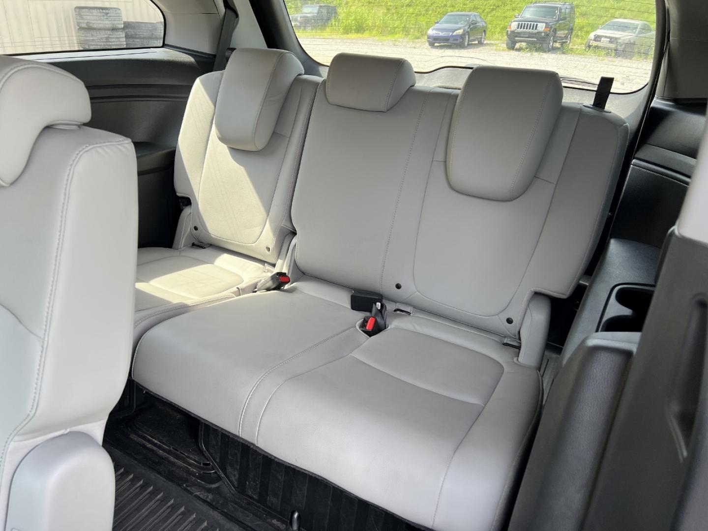 2019 GRAY /Gray Leather Honda Odyssey EX-L (5FNRL6H78KB) with an 3.5L V6 engine, Automatic transmission, located at 2990 Old Orchard Rd., Jackson, MO, 63755, 37.354214, -89.612106 - We have financing available and we accept trades! Fill out a credit application on our website or come by today! If you have any questions, give us a call at (573) 204-7777 or visit our website at firstautocredit.com. - Photo#9