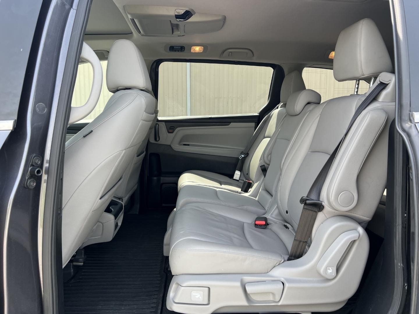 2019 GRAY /Gray Leather Honda Odyssey EX-L (5FNRL6H78KB) with an 3.5L V6 engine, Automatic transmission, located at 2990 Old Orchard Rd., Jackson, MO, 63755, 37.354214, -89.612106 - We have financing available and we accept trades! Fill out a credit application on our website or come by today! If you have any questions, give us a call at (573) 204-7777 or visit our website at firstautocredit.com. - Photo#8