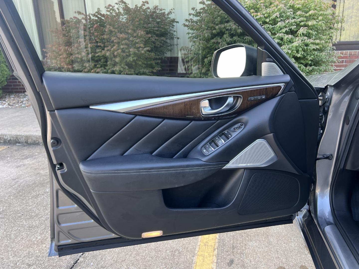 2017 GRAY /Black Leather Infiniti Q50 3.0t Premium (JN1EV7AP9HM) with an 3.0L V6 TURBO engine, Automatic transmission, located at 506 S. Kingshighway, Cape Girardeau, MO, 63703, (573) 235-5000, 37.294991, -89.553635 - 2017 Infiniti Q50 3.0T Premium 102xxx miles Rear Wheel Drive 3.0L V6 Automatic Leather Navigation Power/Heated Seats Backup Camera Sunroof Bluetooth Remote Start Cruise Power Windows/Locks/Mirrors We have financing available and we accept trades! Fill out a credit application on our we - Photo#14