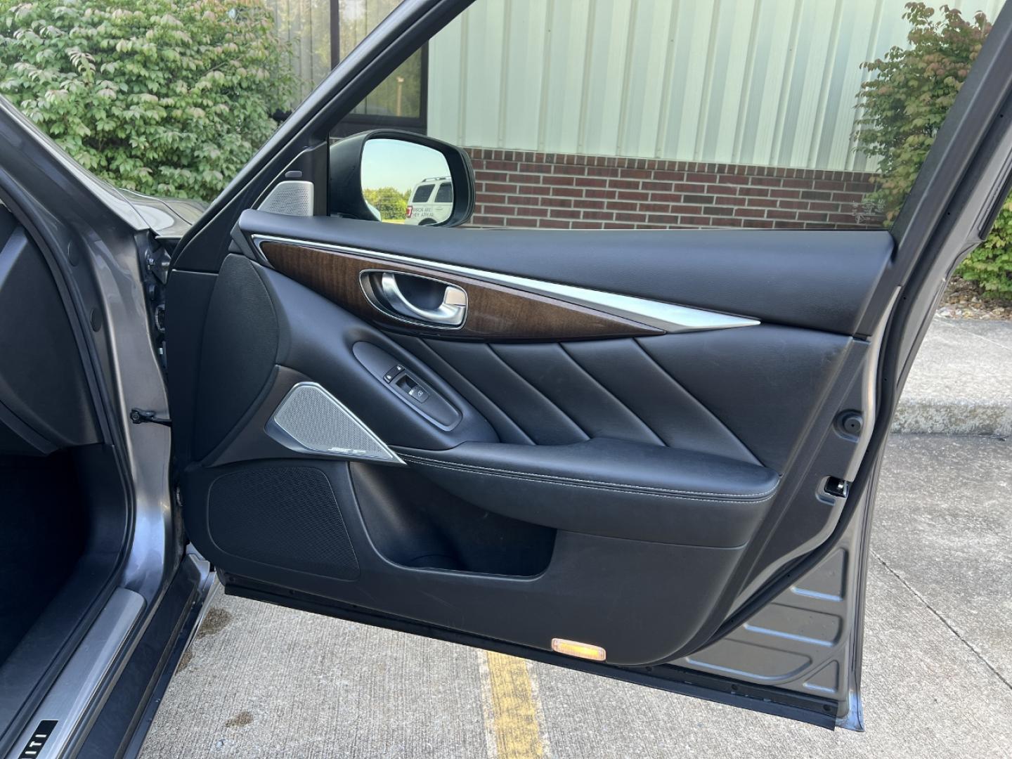 2017 GRAY /Black Leather Infiniti Q50 3.0t Premium (JN1EV7AP9HM) with an 3.0L V6 TURBO engine, Automatic transmission, located at 506 S. Kingshighway, Cape Girardeau, MO, 63703, (573) 235-5000, 37.294991, -89.553635 - 2017 Infiniti Q50 3.0T Premium 102xxx miles Rear Wheel Drive 3.0L V6 Automatic Leather Navigation Power/Heated Seats Backup Camera Sunroof Bluetooth Remote Start Cruise Power Windows/Locks/Mirrors We have financing available and we accept trades! Fill out a credit application on our we - Photo#16