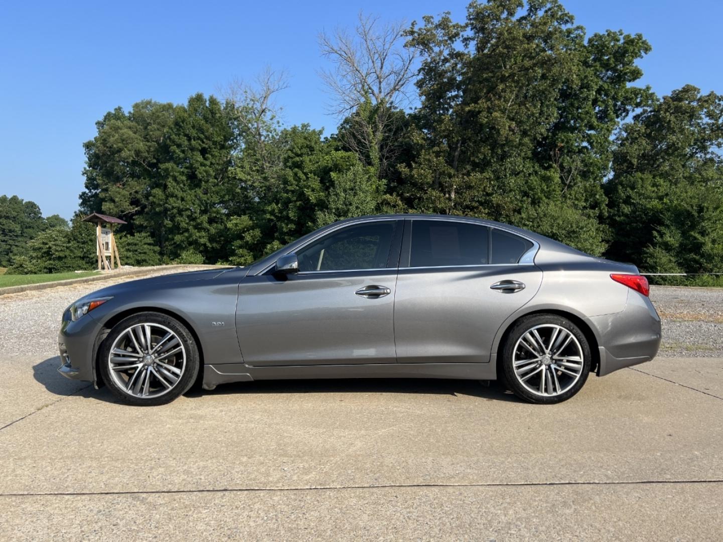 2017 GRAY /Black Leather Infiniti Q50 3.0t Premium (JN1EV7AP9HM) with an 3.0L V6 TURBO engine, Automatic transmission, located at 506 S. Kingshighway, Cape Girardeau, MO, 63703, (573) 235-5000, 37.294991, -89.553635 - 2017 Infiniti Q50 3.0T Premium 102xxx miles Rear Wheel Drive 3.0L V6 Automatic Leather Navigation Power/Heated Seats Backup Camera Sunroof Bluetooth Remote Start Cruise Power Windows/Locks/Mirrors We have financing available and we accept trades! Fill out a credit application on our we - Photo#8
