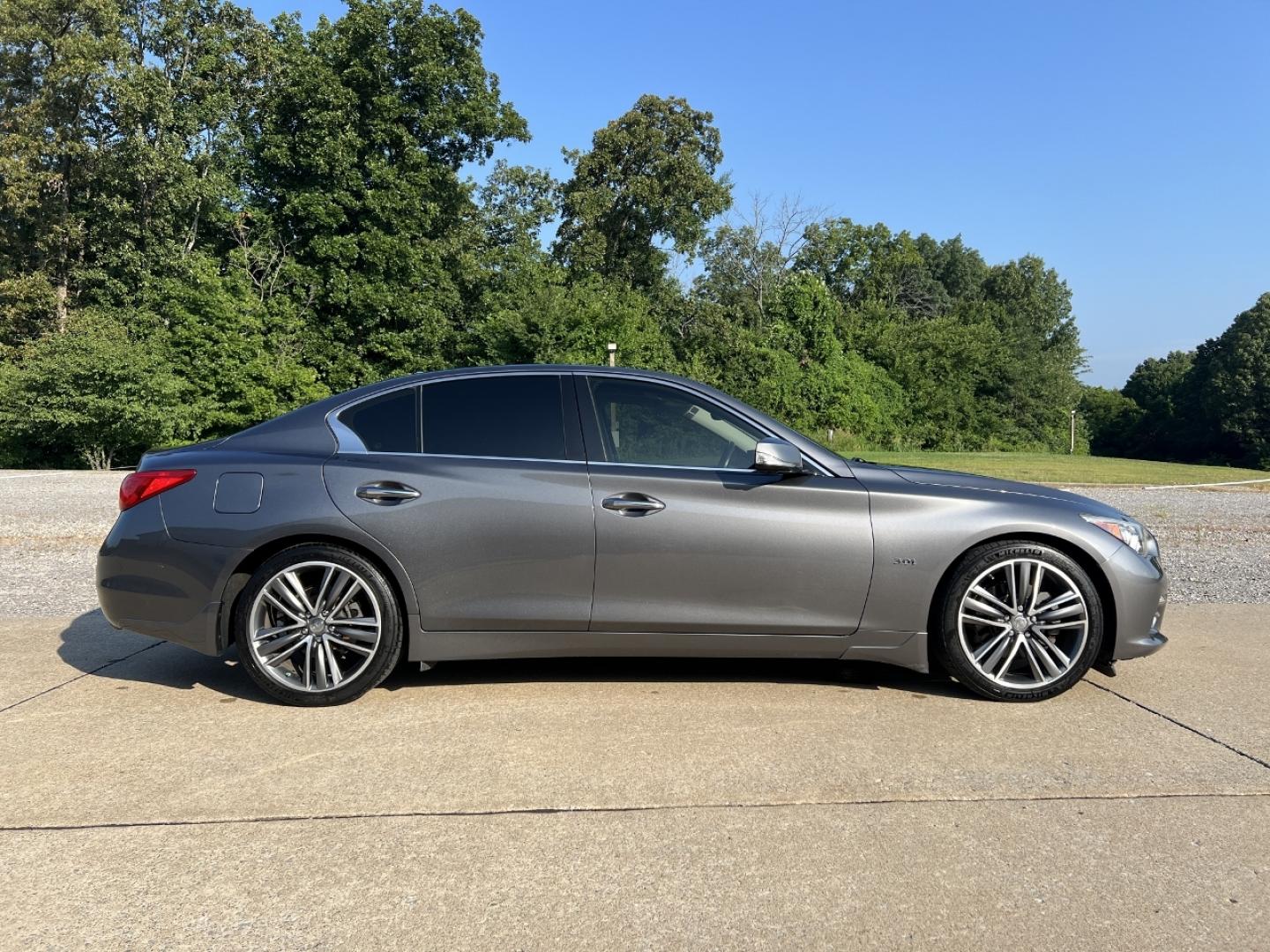 2017 GRAY /Black Leather Infiniti Q50 3.0t Premium (JN1EV7AP9HM) with an 3.0L V6 TURBO engine, Automatic transmission, located at 506 S. Kingshighway, Cape Girardeau, MO, 63703, (573) 235-5000, 37.294991, -89.553635 - 2017 Infiniti Q50 3.0T Premium 102xxx miles Rear Wheel Drive 3.0L V6 Automatic Leather Navigation Power/Heated Seats Backup Camera Sunroof Bluetooth Remote Start Cruise Power Windows/Locks/Mirrors We have financing available and we accept trades! Fill out a credit application on our we - Photo#9