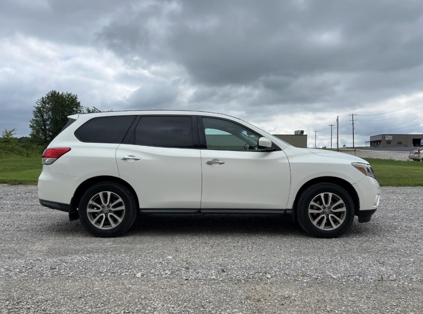 2014 WHITE /Tan Leather Nissan Pathfinder S 4WD (5N1AR2MM1EC) with an 3.5L V6 engine, Continuously Variable Transmission transmission, located at 2990 Old Orchard Rd., Jackson, MO, 63755, 37.354214, -89.612106 - We have financing available and we accept trades! Fill out a credit application on our website or come by today! If you have any questions, give us a call at (573) 204-7777 or visit our website at firstautocredit.com. - Photo#9