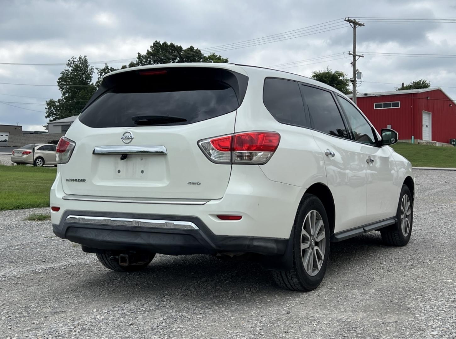 2014 WHITE /Tan Leather Nissan Pathfinder S 4WD (5N1AR2MM1EC) with an 3.5L V6 engine, Continuously Variable Transmission transmission, located at 2990 Old Orchard Rd., Jackson, MO, 63755, 37.354214, -89.612106 - We have financing available and we accept trades! Fill out a credit application on our website or come by today! If you have any questions, give us a call at (573) 204-7777 or visit our website at firstautocredit.com. - Photo#10
