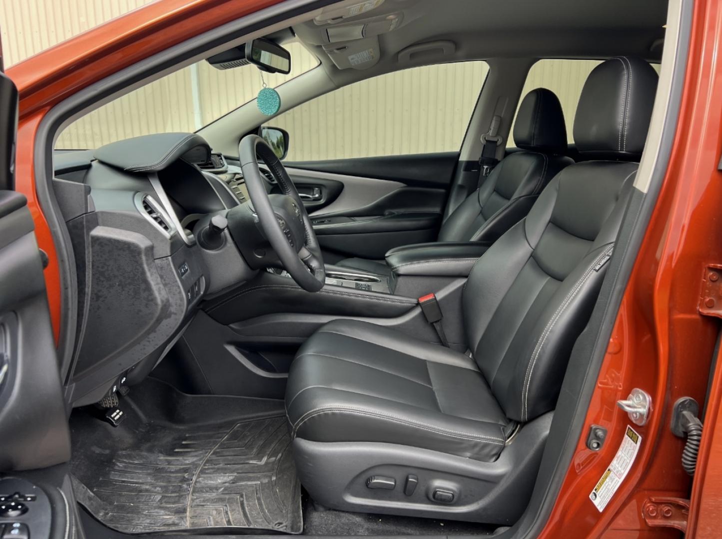 2022 ORANGE /Black Leather Nissan Murano SV (5N1AZ2BJ7NC) with an 3.5L V6 engine, CVT transmission, located at 2990 Old Orchard Rd., Jackson, MO, 63755, 37.354214, -89.612106 - We have financing available and we accept trades! Fill out a credit application on our website or come by today! If you have any questions, give us a call at (573) 204-7777 or visit our website at firstautocredit.com. - Photo#5