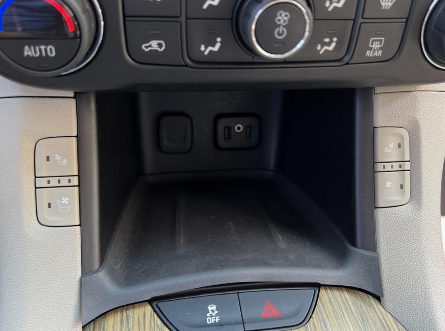 2019 GREEN /Tan Leather GMC Acadia Denali FWD (1GKKNPLS5KZ) with an 3.6L V6 engine, Automatic transmission, located at 2990 Old Orchard Rd., Jackson, MO, 63755, 37.354214, -89.612106 - 2019 GMC Acadia Denali Local 1-Owner 87xxx miles Front Wheel Drive 3.6L V6 Automatic Leather 3rd Row Navigation Power/Heated/Cooled Seats Heated Rear Seats Heated Steering Wheel Backup Camera Sunroof Bluetooth Remote Start Cruise Power Windows/Locks/Mirrors We have financing availa - Photo#4