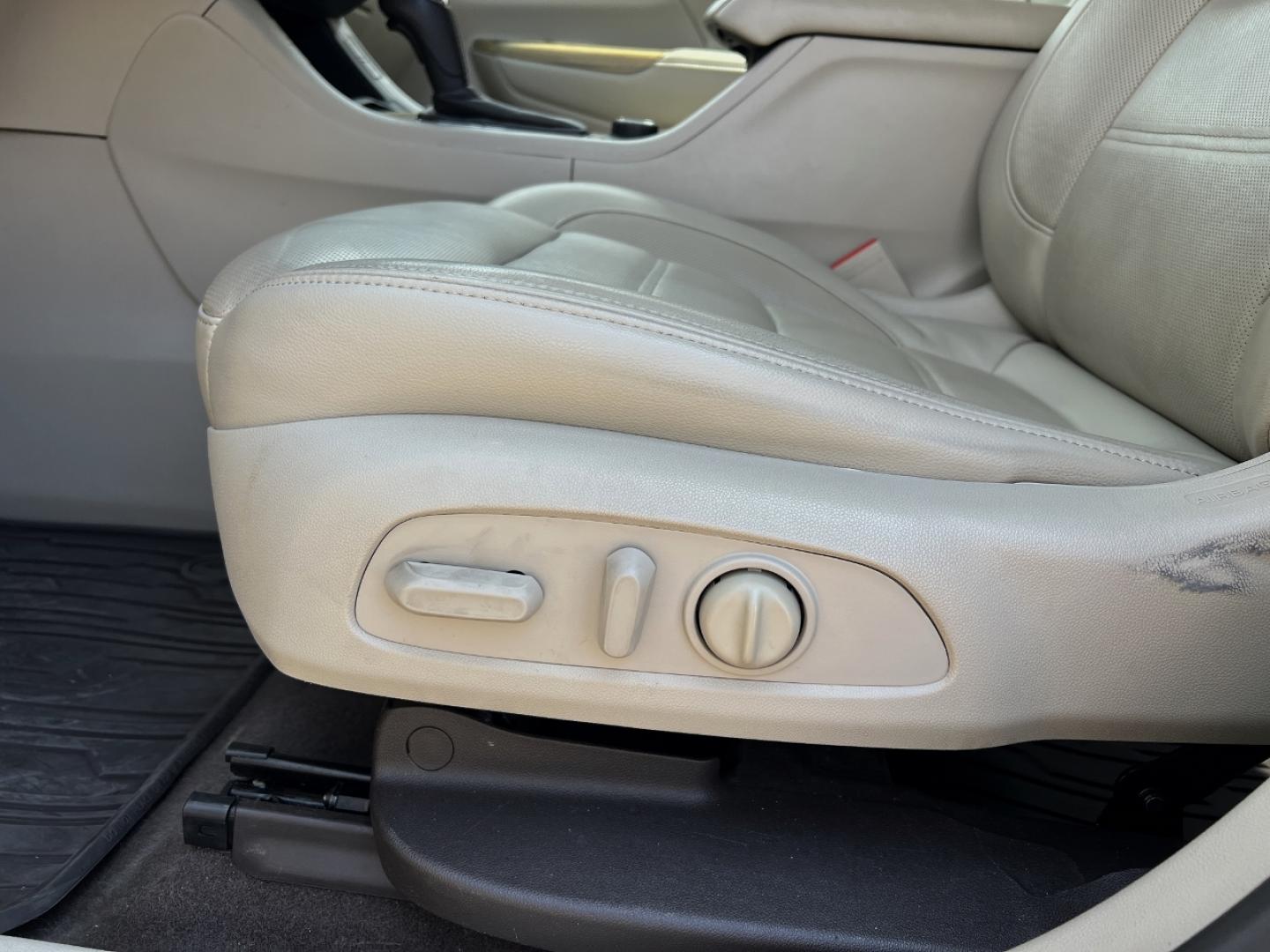 2019 GREEN /Tan Leather GMC Acadia Denali FWD (1GKKNPLS5KZ) with an 3.6L V6 engine, Automatic transmission, located at 2990 Old Orchard Rd., Jackson, MO, 63755, 37.354214, -89.612106 - 2019 GMC Acadia Denali Local 1-Owner 87xxx miles Front Wheel Drive 3.6L V6 Automatic Leather 3rd Row Navigation Power/Heated/Cooled Seats Heated Rear Seats Heated Steering Wheel Backup Camera Sunroof Bluetooth Remote Start Cruise Power Windows/Locks/Mirrors We have financing availa - Photo#6