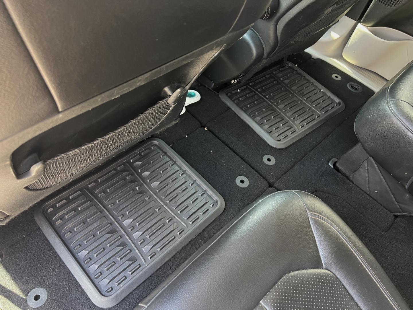 2019 BLUE /Black Leather Chrysler Pacifica Touring-L (2C4RC1BG3KR) with an 3.6L V6 engine, Automatic transmission, located at 2990 Old Orchard Rd., Jackson, MO, 63755, 37.354214, -89.612106 - We have financing available and we accept trades! Fill out a credit application on our website or come by today! If you have any questions, give us a call at (573) 204-7777 or visit our website at firstautocredit.com. - Photo#5