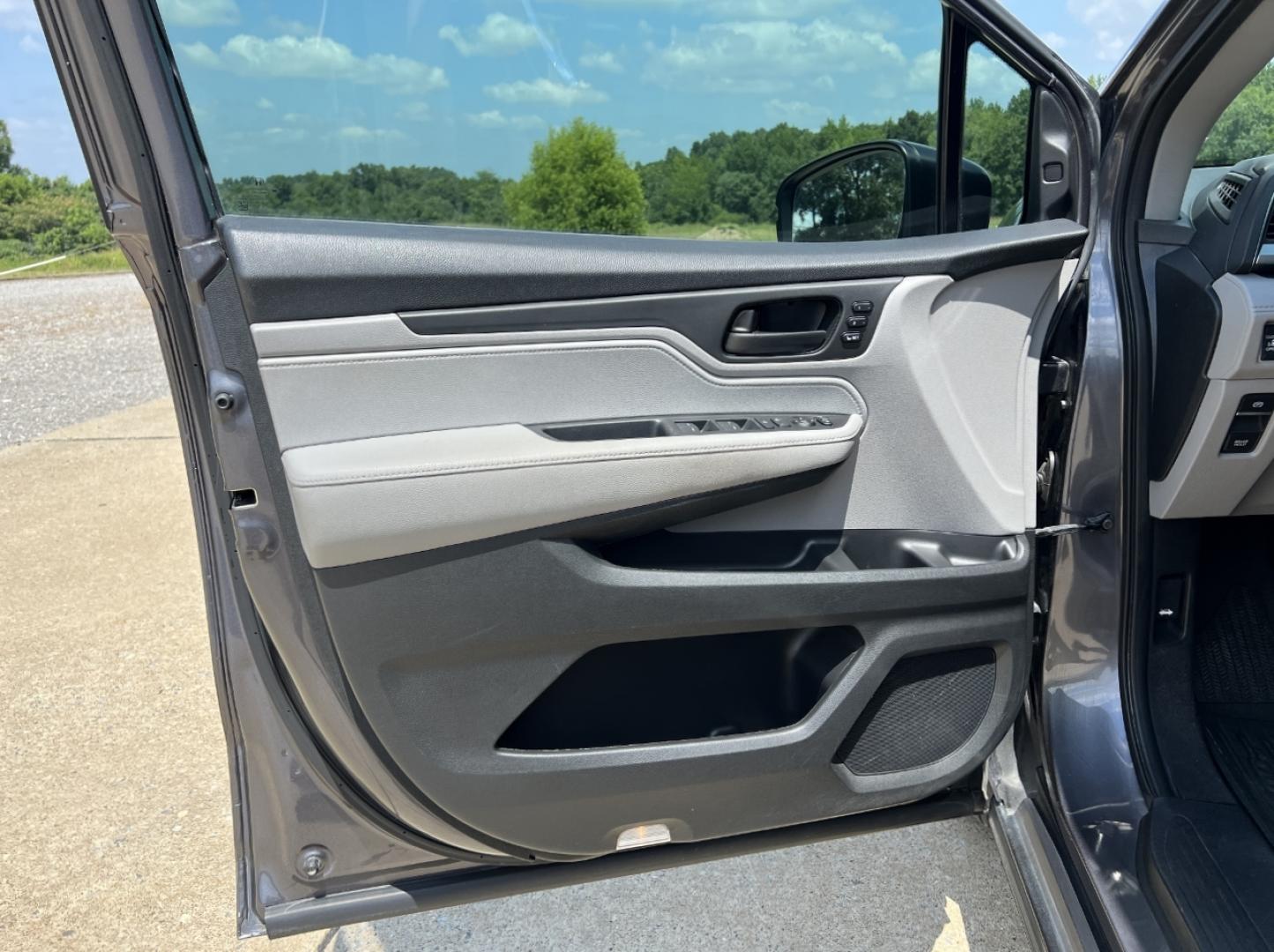 2019 GRAY /Gray Leather Honda Odyssey EX-L (5FNRL6H75KB) with an 3.5L V6 engine, Automatic transmission, located at 506 S. Kingshighway, Cape Girardeau, MO, 63703, (573) 235-5000, 37.294991, -89.553635 - 2019 Honda Odyssey EX-L 87xxx miles Front Wheel Drive 3.5L V6 Automatic Leather 3rd Row Navigation Rear Entertainment Power/Heated Seats Backup Camera Sunroof Bluetooth Remote Start Cruise Power Windows/Locks/Mirrors We have financing available and we accept trades! Fill out a credit - Photo#16