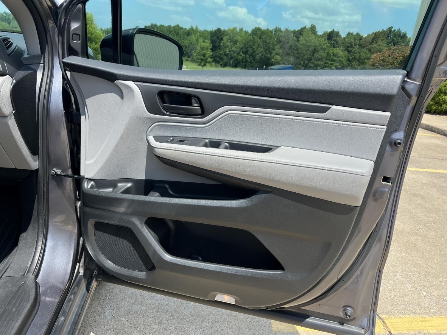 2019 GRAY /Gray Leather Honda Odyssey EX-L (5FNRL6H75KB) with an 3.5L V6 engine, Automatic transmission, located at 506 S. Kingshighway, Cape Girardeau, MO, 63703, (573) 235-5000, 37.294991, -89.553635 - 2019 Honda Odyssey EX-L 87xxx miles Front Wheel Drive 3.5L V6 Automatic Leather 3rd Row Navigation Rear Entertainment Power/Heated Seats Backup Camera Sunroof Bluetooth Remote Start Cruise Power Windows/Locks/Mirrors We have financing available and we accept trades! Fill out a credit - Photo#18