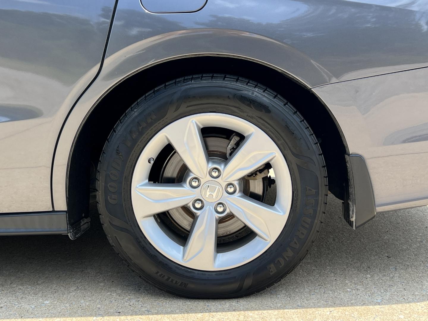 2019 GRAY /Gray Leather Honda Odyssey EX-L (5FNRL6H75KB) with an 3.5L V6 engine, Automatic transmission, located at 506 S. Kingshighway, Cape Girardeau, MO, 63703, (573) 235-5000, 37.294991, -89.553635 - 2019 Honda Odyssey EX-L 87xxx miles Front Wheel Drive 3.5L V6 Automatic Leather 3rd Row Navigation Rear Entertainment Power/Heated Seats Backup Camera Sunroof Bluetooth Remote Start Cruise Power Windows/Locks/Mirrors We have financing available and we accept trades! Fill out a credit - Photo#44