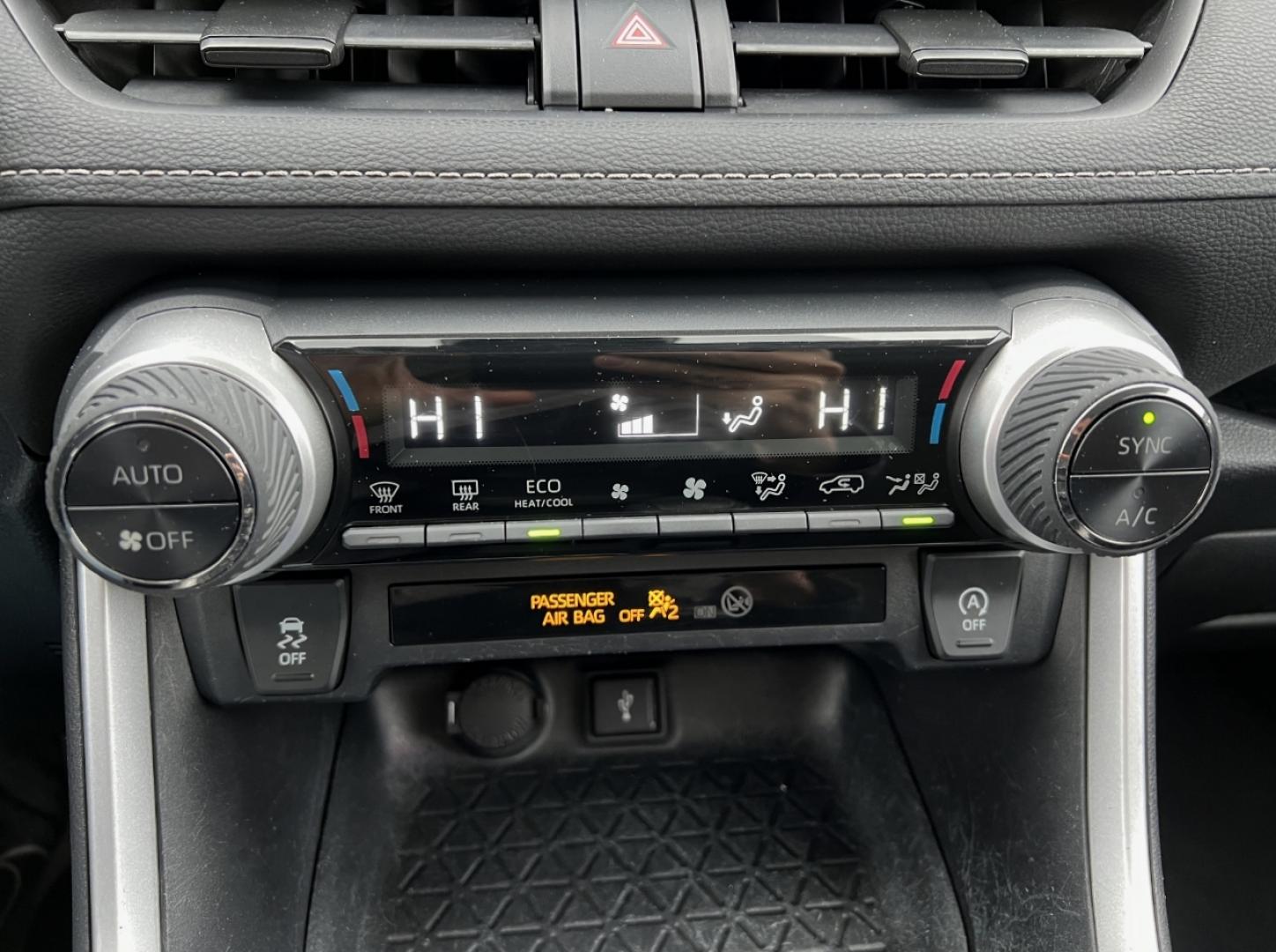 2020 BLACK /Gray Cloth TOYOTA RAV4 XLE (2T3P1RFV8LC) with an 2.5L 4 Cyl. engine, Automatic transmission, located at 2990 Old Orchard Rd., Jackson, MO, 63755, 37.354214, -89.612106 - 2020 Toyota RAV4 XLE 1-Owner 135xxx miles All Wheel Drive 2.5L 4 Cyl. Automatic Backup Camera Power Driver Seat Bluetooth Cruise Power Windows/Locks/Mirrors We have financing available and we accept trades! Fill out a credit application on our website or come by today! If you have any qu - Photo#25