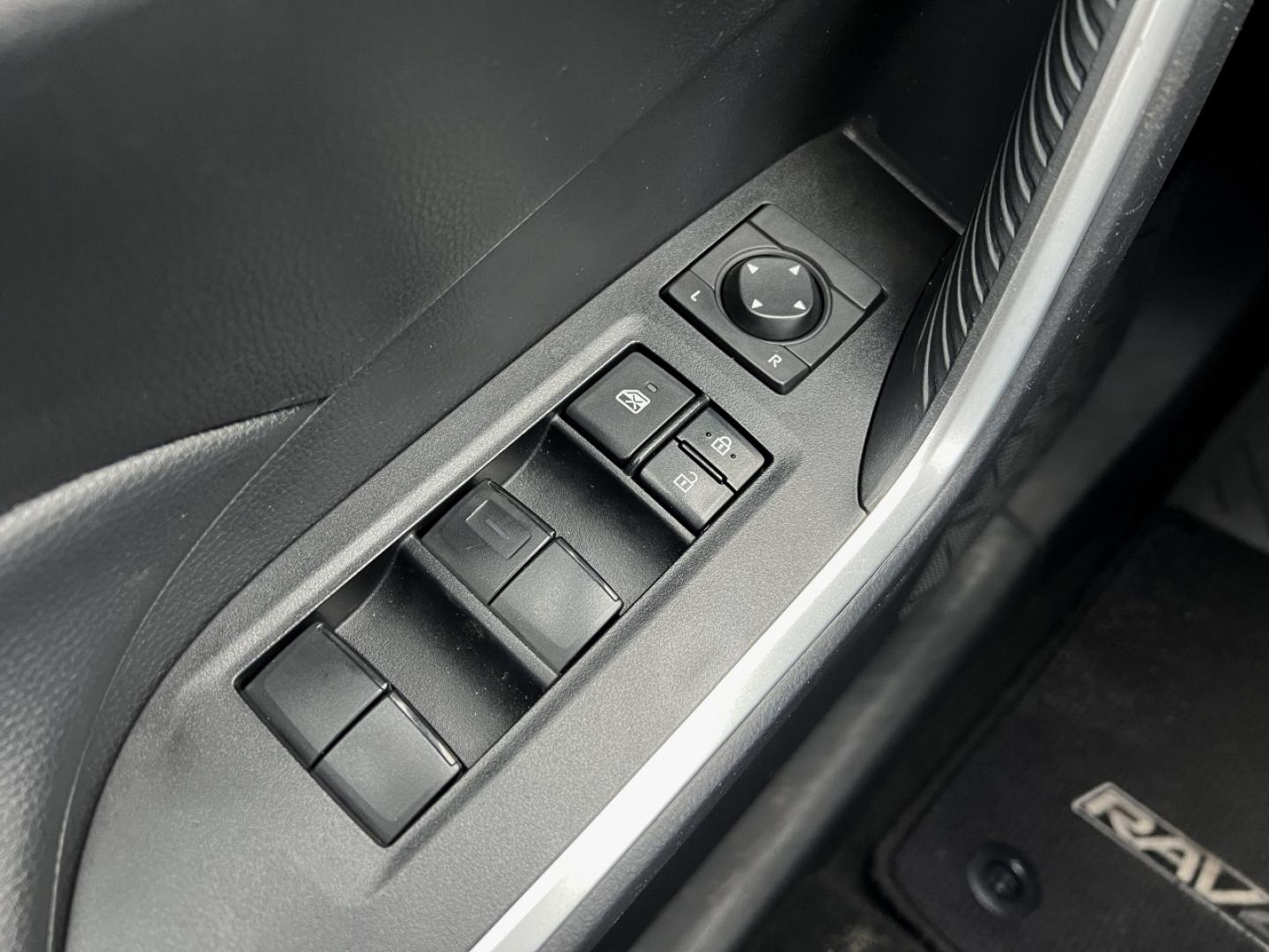 2020 BLACK /Gray Cloth TOYOTA RAV4 XLE (2T3P1RFV8LC) with an 2.5L 4 Cyl. engine, Automatic transmission, located at 2990 Old Orchard Rd., Jackson, MO, 63755, 37.354214, -89.612106 - 2020 Toyota RAV4 XLE 1-Owner 135xxx miles All Wheel Drive 2.5L 4 Cyl. Automatic Backup Camera Power Driver Seat Bluetooth Cruise Power Windows/Locks/Mirrors We have financing available and we accept trades! Fill out a credit application on our website or come by today! If you have any qu - Photo#28