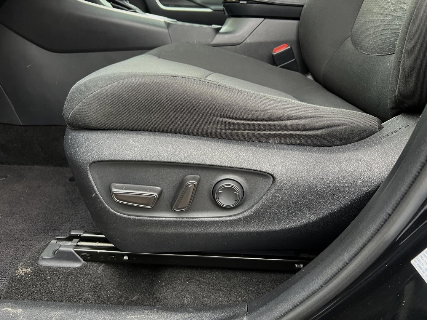 2020 BLACK /Gray Cloth TOYOTA RAV4 XLE (2T3P1RFV8LC) with an 2.5L 4 Cyl. engine, Automatic transmission, located at 2990 Old Orchard Rd., Jackson, MO, 63755, 37.354214, -89.612106 - 2020 Toyota RAV4 XLE 1-Owner 135xxx miles All Wheel Drive 2.5L 4 Cyl. Automatic Backup Camera Power Driver Seat Bluetooth Cruise Power Windows/Locks/Mirrors We have financing available and we accept trades! Fill out a credit application on our website or come by today! If you have any qu - Photo#3
