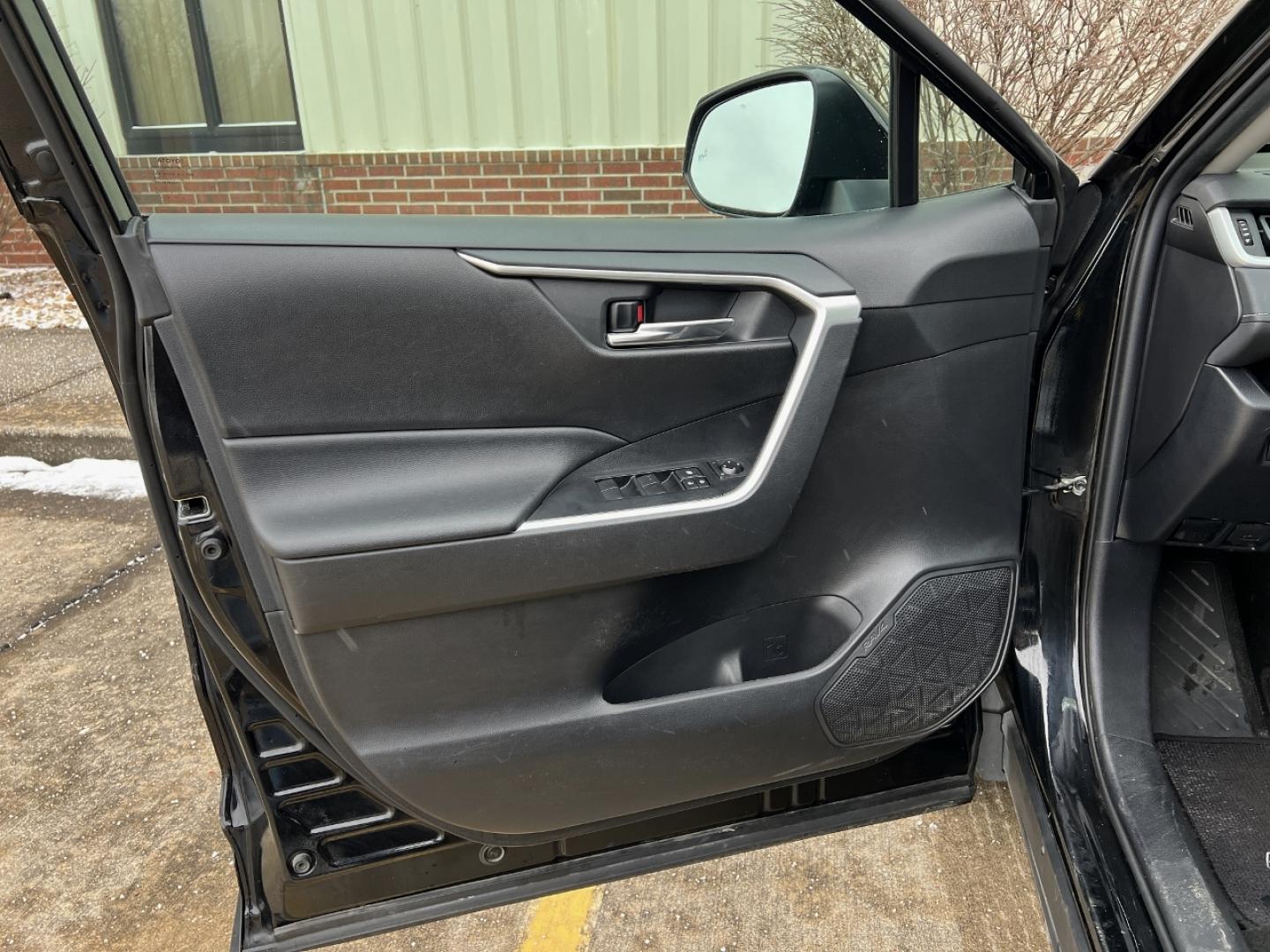 2020 BLACK /Gray Cloth TOYOTA RAV4 XLE (2T3P1RFV8LC) with an 2.5L 4 Cyl. engine, Automatic transmission, located at 2990 Old Orchard Rd., Jackson, MO, 63755, 37.354214, -89.612106 - 2020 Toyota RAV4 XLE 1-Owner 135xxx miles All Wheel Drive 2.5L 4 Cyl. Automatic Backup Camera Power Driver Seat Bluetooth Cruise Power Windows/Locks/Mirrors We have financing available and we accept trades! Fill out a credit application on our website or come by today! If you have any qu - Photo#11