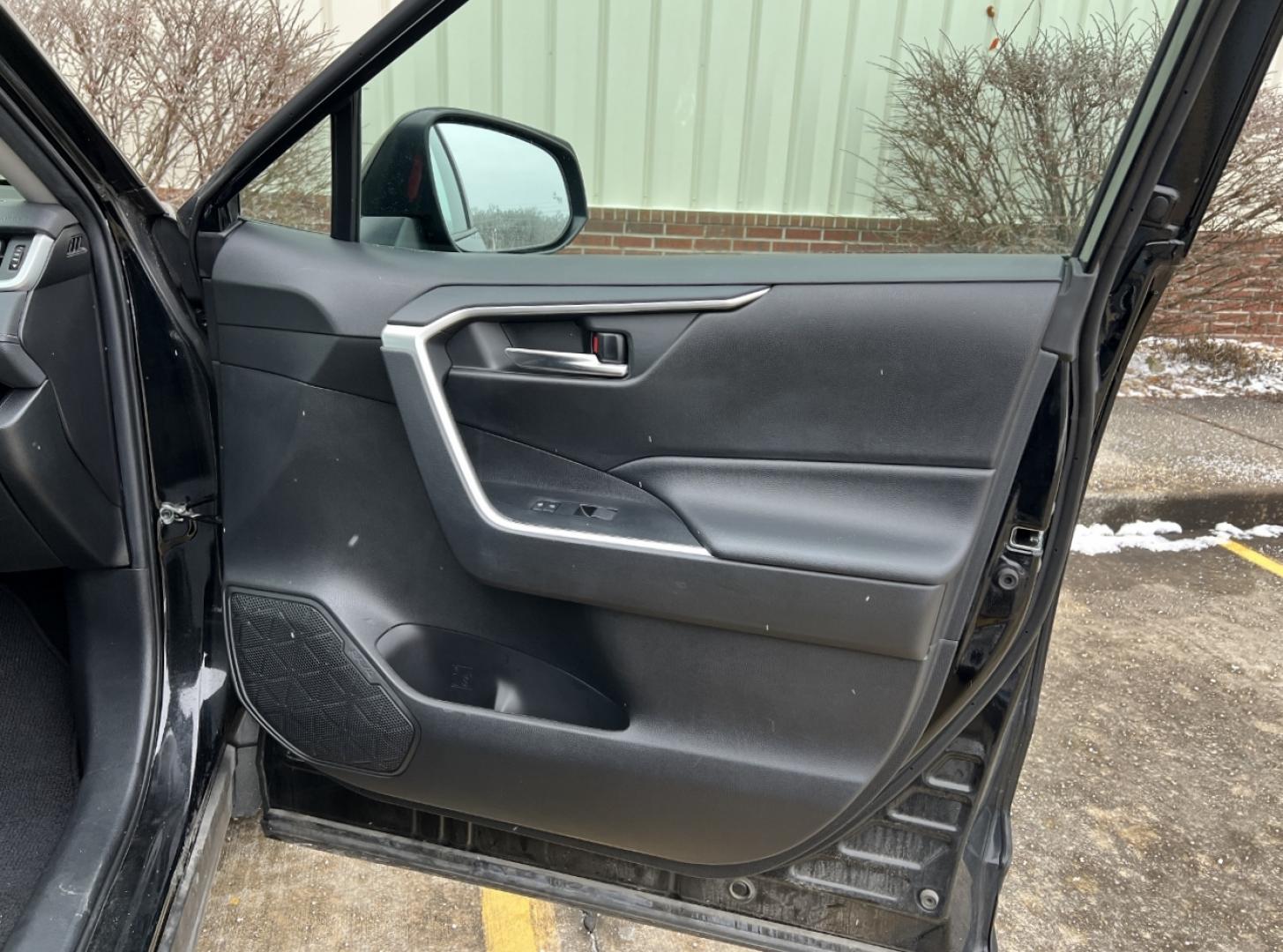 2020 BLACK /Gray Cloth TOYOTA RAV4 XLE (2T3P1RFV8LC) with an 2.5L 4 Cyl. engine, Automatic transmission, located at 2990 Old Orchard Rd., Jackson, MO, 63755, 37.354214, -89.612106 - 2020 Toyota RAV4 XLE 1-Owner 135xxx miles All Wheel Drive 2.5L 4 Cyl. Automatic Backup Camera Power Driver Seat Bluetooth Cruise Power Windows/Locks/Mirrors We have financing available and we accept trades! Fill out a credit application on our website or come by today! If you have any qu - Photo#13
