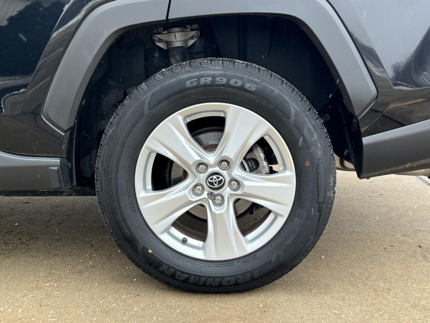 2020 BLACK /Gray Cloth TOYOTA RAV4 XLE (2T3P1RFV8LC) with an 2.5L 4 Cyl. engine, Automatic transmission, located at 2990 Old Orchard Rd., Jackson, MO, 63755, 37.354214, -89.612106 - 2020 Toyota RAV4 XLE 1-Owner 135xxx miles All Wheel Drive 2.5L 4 Cyl. Automatic Backup Camera Power Driver Seat Bluetooth Cruise Power Windows/Locks/Mirrors We have financing available and we accept trades! Fill out a credit application on our website or come by today! If you have any qu - Photo#36
