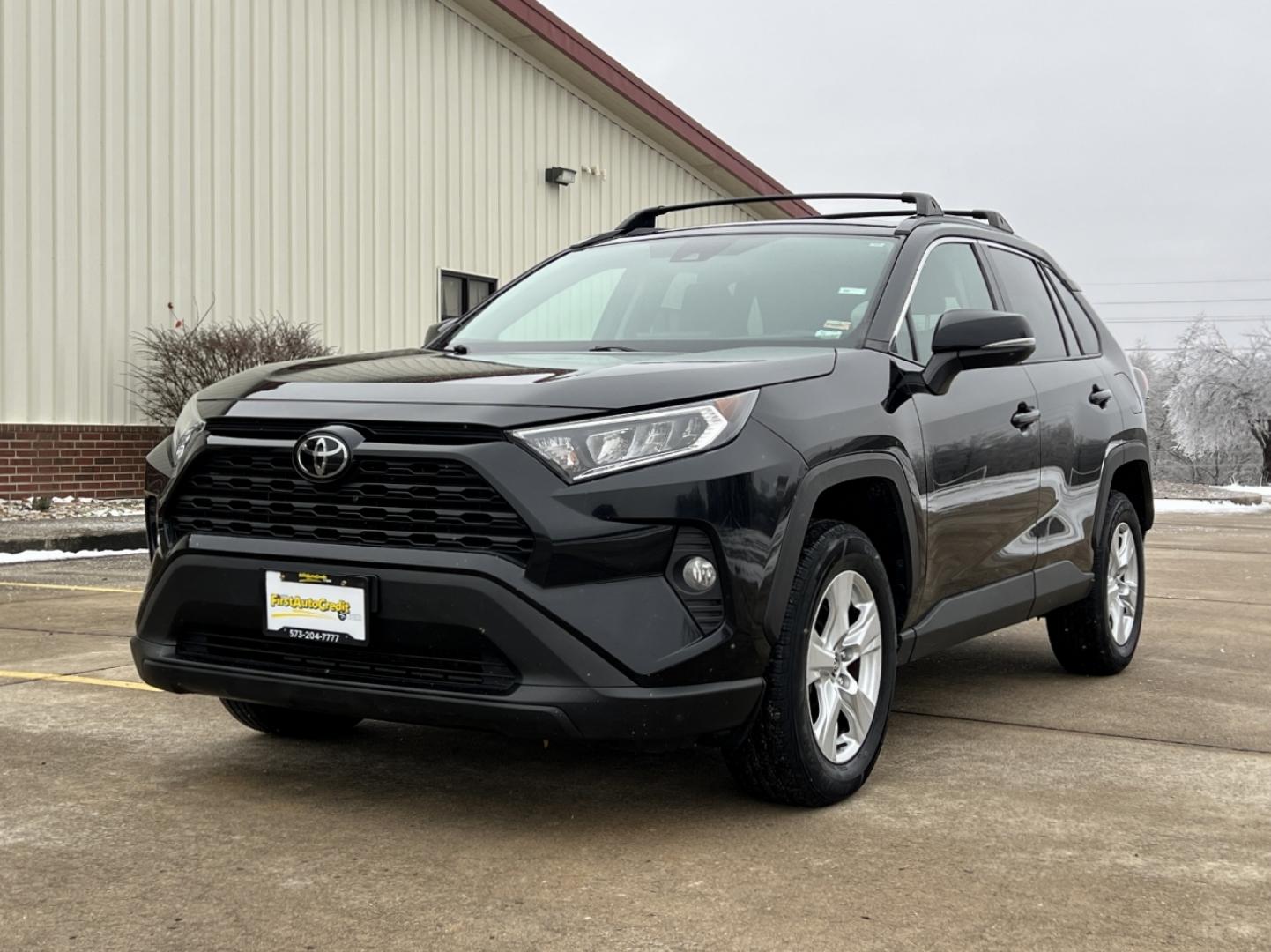 2020 BLACK /Gray Cloth TOYOTA RAV4 XLE (2T3P1RFV8LC) with an 2.5L 4 Cyl. engine, Automatic transmission, located at 2990 Old Orchard Rd., Jackson, MO, 63755, 37.354214, -89.612106 - 2020 Toyota RAV4 XLE 1-Owner 135xxx miles All Wheel Drive 2.5L 4 Cyl. Automatic Backup Camera Power Driver Seat Bluetooth Cruise Power Windows/Locks/Mirrors We have financing available and we accept trades! Fill out a credit application on our website or come by today! If you have any qu - Photo#4