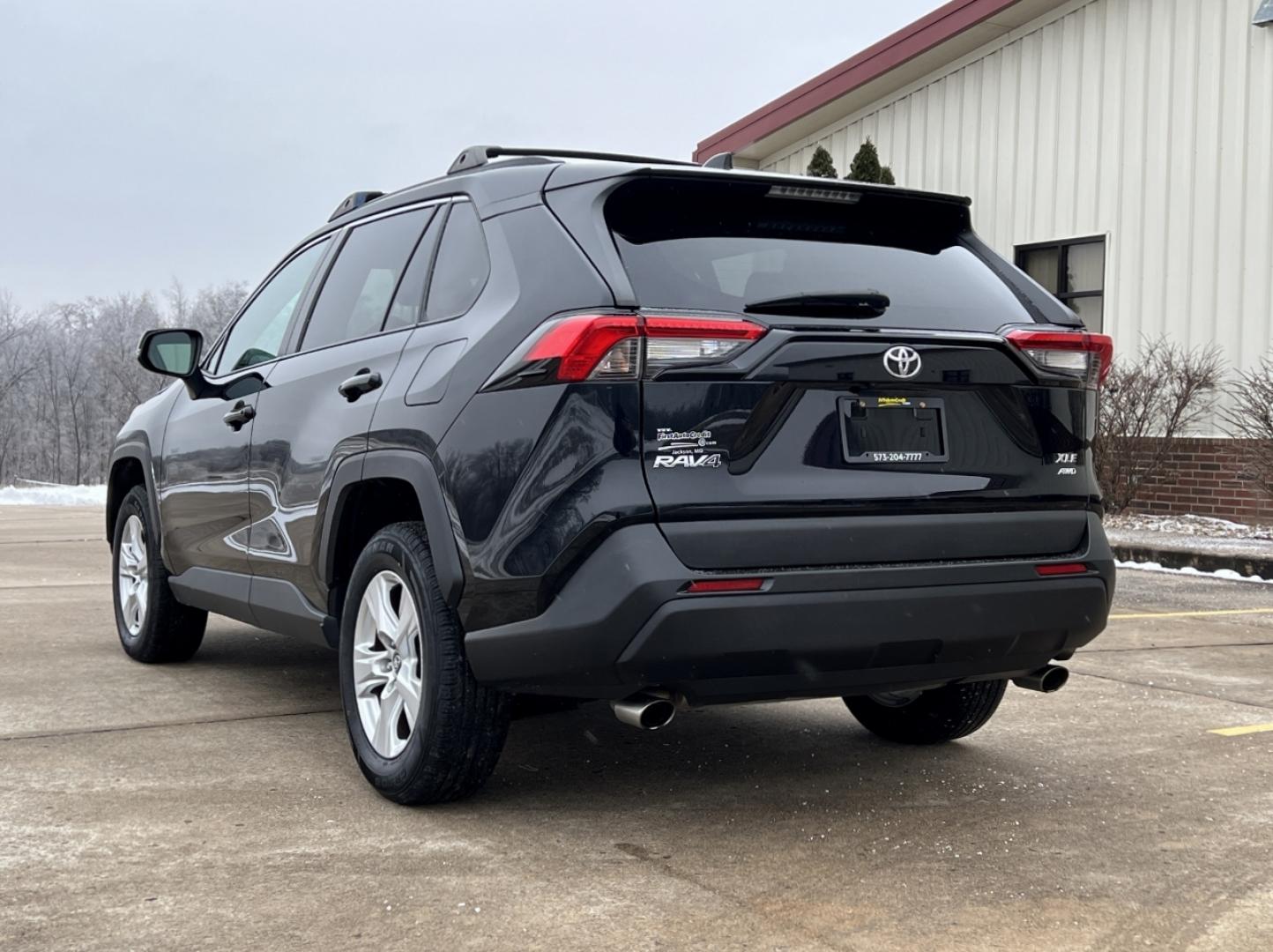2020 BLACK /Gray Cloth TOYOTA RAV4 XLE (2T3P1RFV8LC) with an 2.5L 4 Cyl. engine, Automatic transmission, located at 2990 Old Orchard Rd., Jackson, MO, 63755, 37.354214, -89.612106 - 2020 Toyota RAV4 XLE 1-Owner 135xxx miles All Wheel Drive 2.5L 4 Cyl. Automatic Backup Camera Power Driver Seat Bluetooth Cruise Power Windows/Locks/Mirrors We have financing available and we accept trades! Fill out a credit application on our website or come by today! If you have any qu - Photo#8