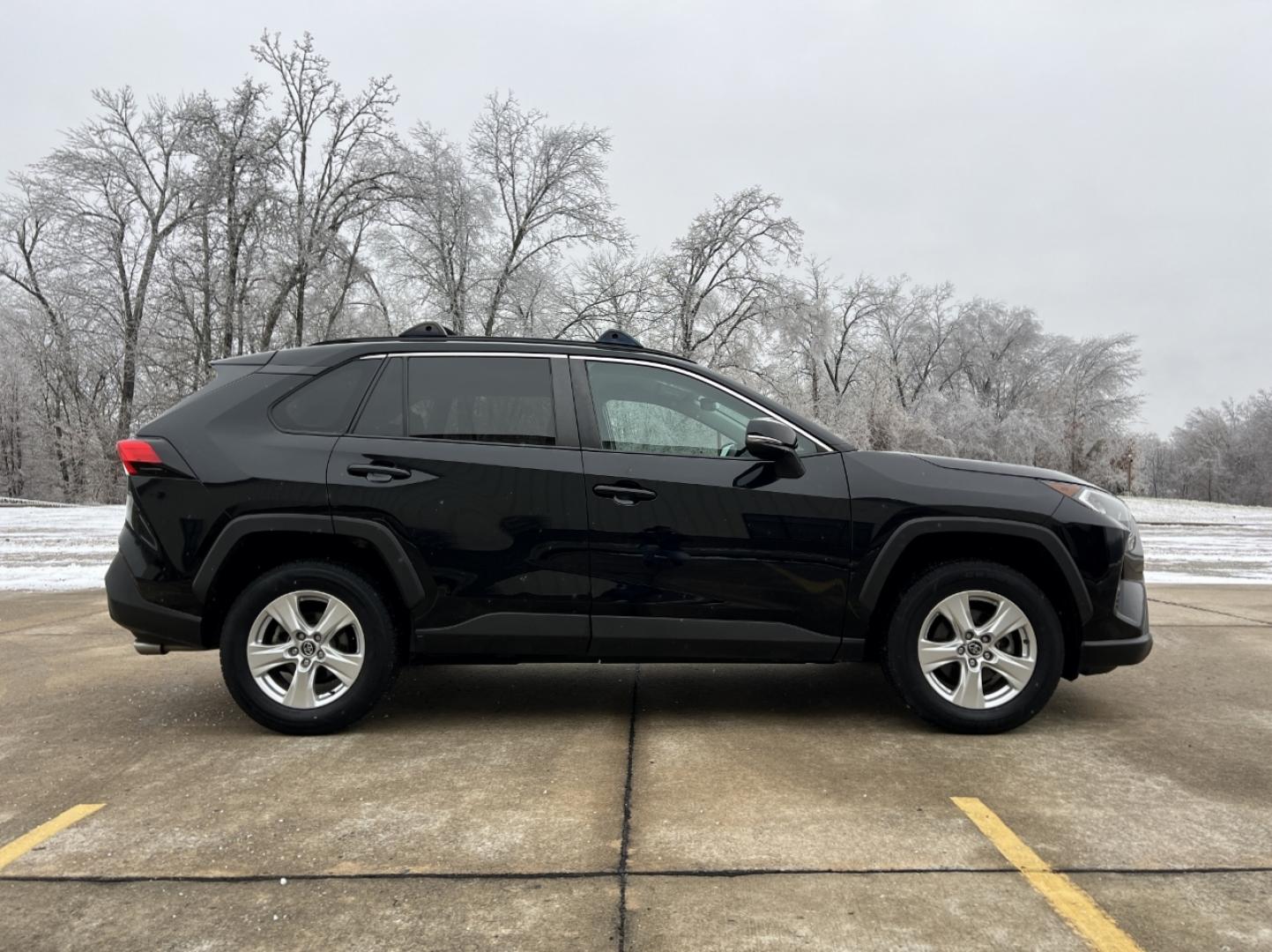2020 BLACK /Gray Cloth TOYOTA RAV4 XLE (2T3P1RFV8LC) with an 2.5L 4 Cyl. engine, Automatic transmission, located at 2990 Old Orchard Rd., Jackson, MO, 63755, 37.354214, -89.612106 - 2020 Toyota RAV4 XLE 1-Owner 135xxx miles All Wheel Drive 2.5L 4 Cyl. Automatic Backup Camera Power Driver Seat Bluetooth Cruise Power Windows/Locks/Mirrors We have financing available and we accept trades! Fill out a credit application on our website or come by today! If you have any qu - Photo#6