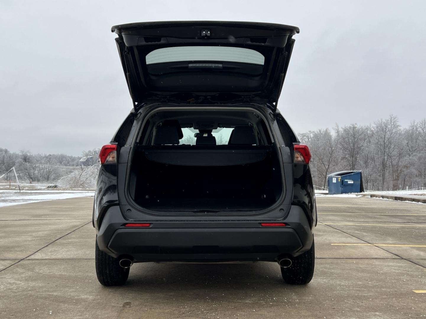 2020 BLACK /Gray Cloth TOYOTA RAV4 XLE (2T3P1RFV8LC) with an 2.5L 4 Cyl. engine, Automatic transmission, located at 2990 Old Orchard Rd., Jackson, MO, 63755, 37.354214, -89.612106 - 2020 Toyota RAV4 XLE 1-Owner 135xxx miles All Wheel Drive 2.5L 4 Cyl. Automatic Backup Camera Power Driver Seat Bluetooth Cruise Power Windows/Locks/Mirrors We have financing available and we accept trades! Fill out a credit application on our website or come by today! If you have any qu - Photo#17